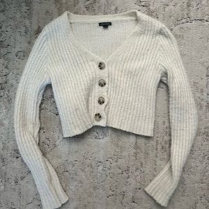 Cropped sweater with buttons